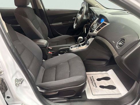 Used 2016 Chevrolet Cruze LT FWD image 20
