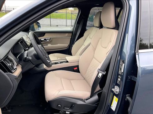 New 2026 Volvo XC90 B6 Plus w/ Protection Package Premier image 11