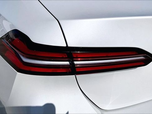 Used 2024 BMW 530i RWD image 34