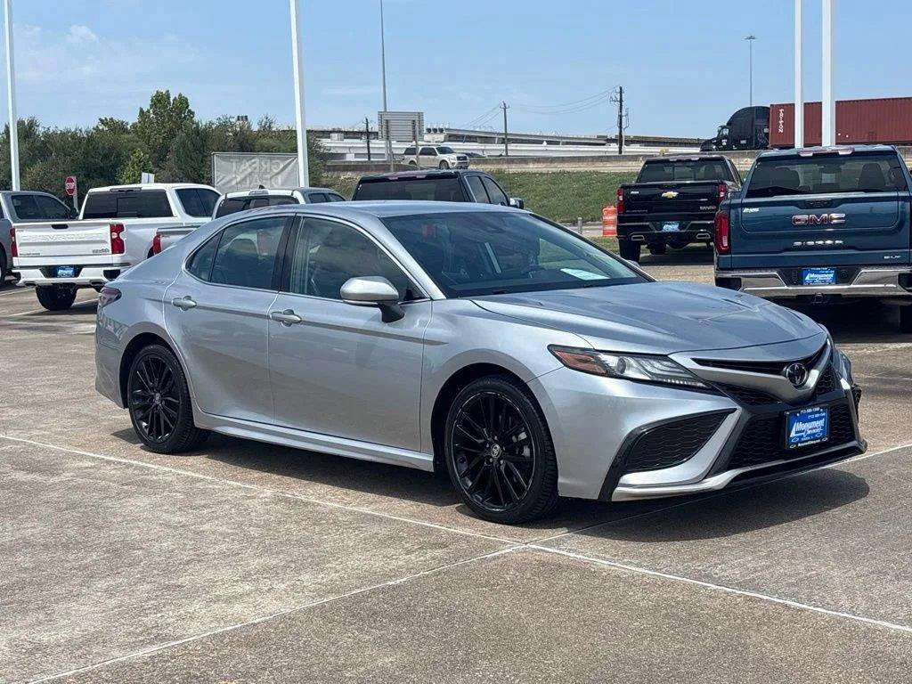 Used 2024 Toyota Camry XSE FWD image 6