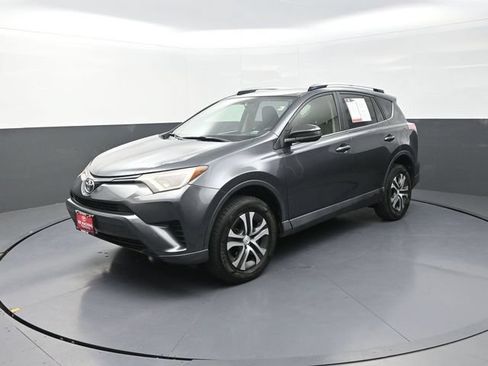 Used 2016 Toyota RAV4 LE FWD image 3