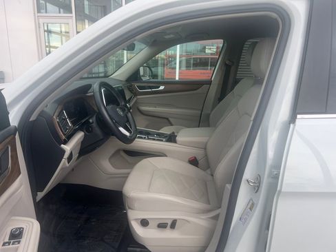 Certified 2024 Volkswagen Atlas SE image 11