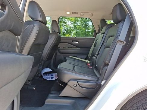 Used 2023 Nissan Pathfinder SL AWD/4WD image 13