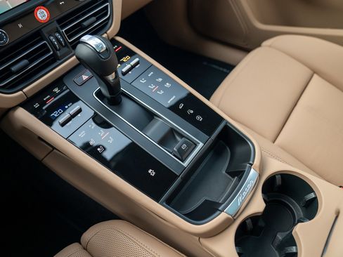 New 2026 Porsche Macan image 21