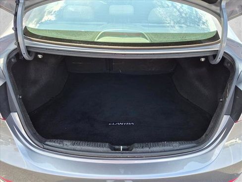 Used 2015 Hyundai Elantra SE w/ Option Group 02 FWD image 6