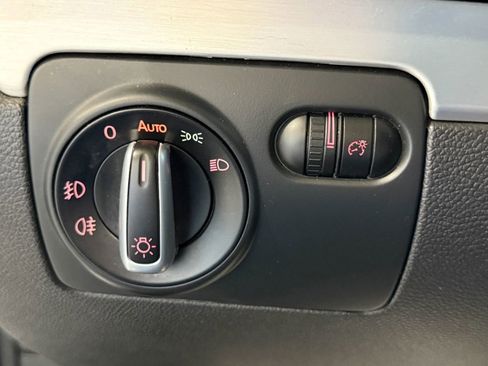 Used 2012 Volkswagen GTI 4-Door image 21