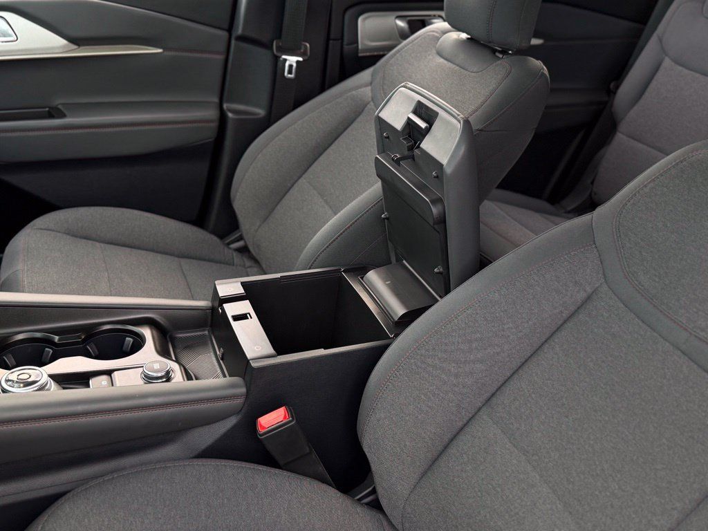 Certified 2025 Ford Explorer Active AWD/4WD image 30