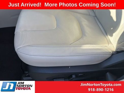 Used 2020 Ford Edge Titanium image 8