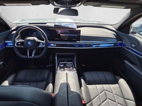 Used 2025 BMW i7 eDrive50 w/ M Sport Package RWD image 19