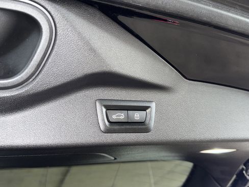 Certified 2025 BMW X7 xDrive40i w/ Executive Package image 14