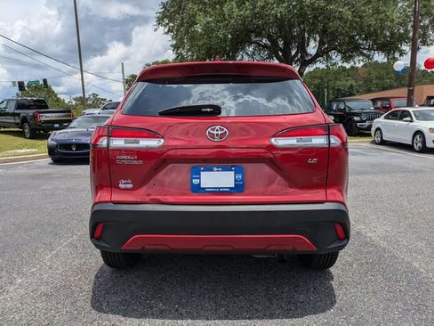Used 2022 Toyota Corolla Cross LE w/ Moonroof Package FWD image 5