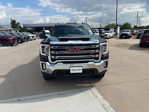 Used 2022 GMC Sierra 3500 SLE w/ SLE Convenience Package image 9