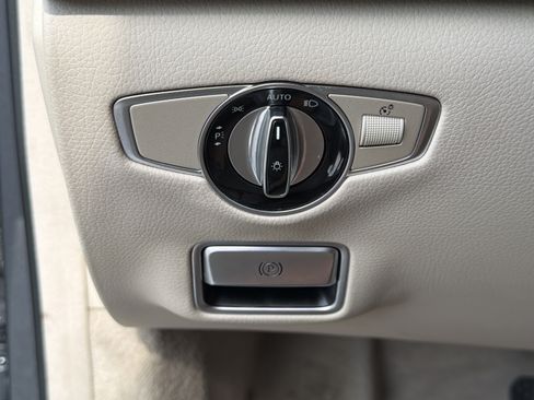 Used 2019 Mercedes-Benz S 560 Sedan image 22