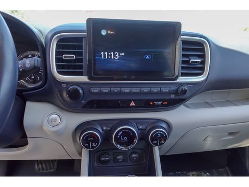 Used 2021 Hyundai Venue FWD image 17