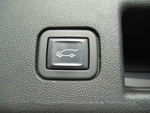 Used 2021 Chevrolet Equinox Premier FWD image 36