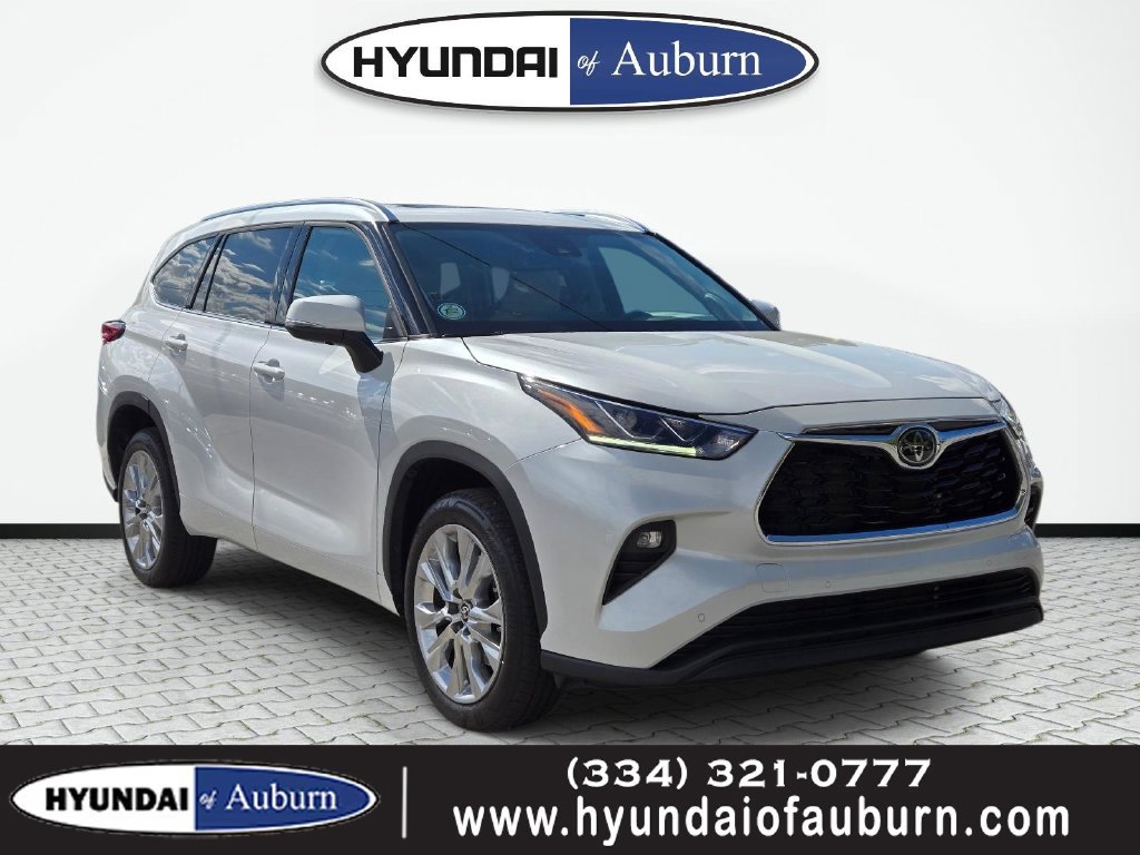 Used 2023 Toyota Highlander Limited FWD image 1