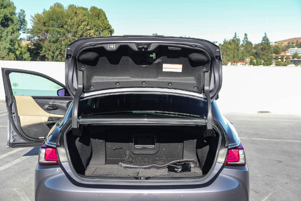 Used 2020 Lexus ES 300h w/ Accessory Package FWD image 25