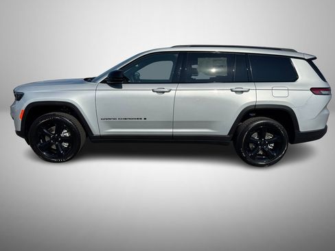 New 2025 Jeep Grand Cherokee L Altitude image 6