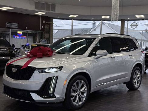 Used 2020 Cadillac XT6 Sport image 2