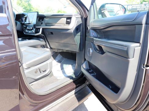Used 2024 Ford Expedition XLT AWD/4WD image 17