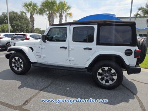 Used 2023 Jeep Wrangler Unlimited Sahara w/ LED Lighting Group AWD/4WD image 3