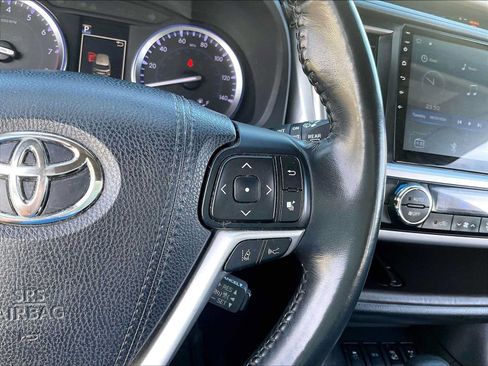 Used 2018 Toyota Highlander XLE AWD/4WD image 20
