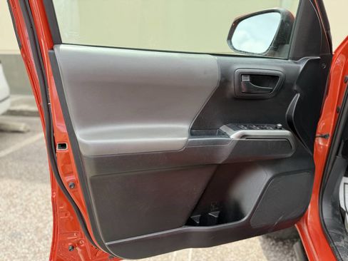 Used 2017 Toyota Tacoma SR5 image 11