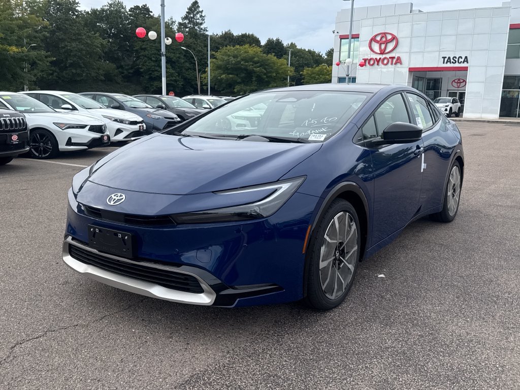 New 2027 Toyota Prius Plug-In Hybrid FWD image 3