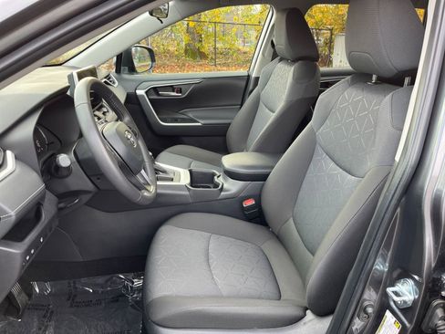 Used 2025 Toyota RAV4 XLE image 36