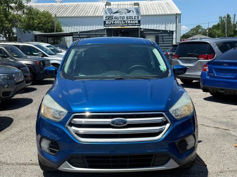 Used 2017 Ford Escape SE FWD image 3