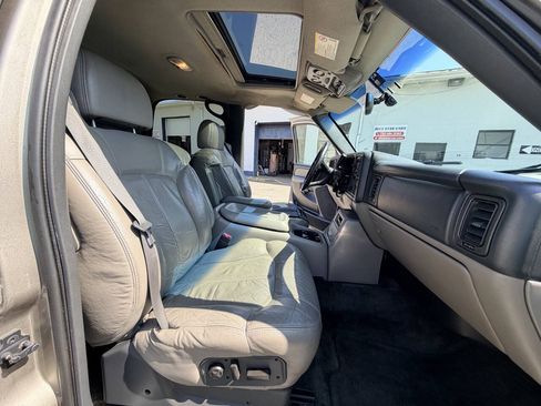 Used 2002 Chevrolet Tahoe LT AWD/4WD image 19
