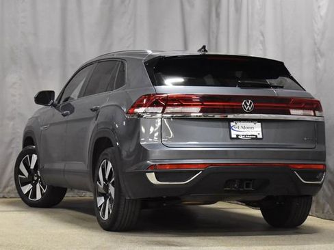 Used 2025 Volkswagen Atlas Cross Sport SE image 7