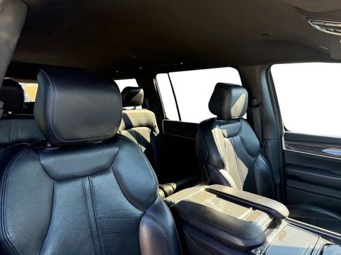 Used 2022 Jeep Wagoneer Series II image 27