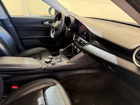 Used 2017 Alfa Romeo Giulia image 12