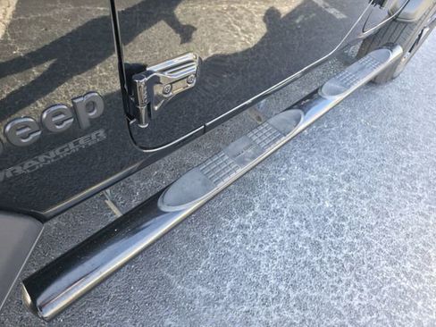 Used 2022 Jeep Wrangler Unlimited Sport image 11