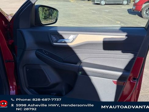 Used 2022 Ford Escape Titanium w/ Titanium Premium Package image 37