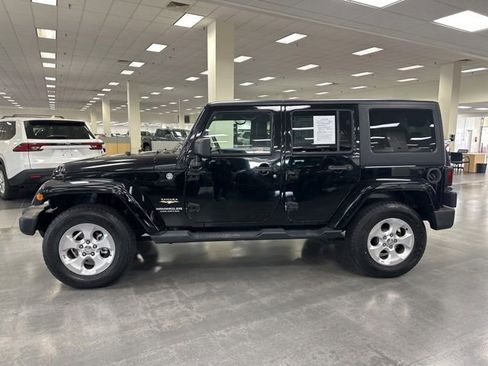Used 2014 Jeep Wrangler Unlimited Sahara w/ Connectivity Group AWD/4WD image 4