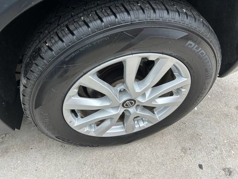 Used 2020 Nissan Rogue SV image 18