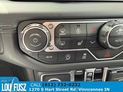 Used 2025 Jeep Gladiator Mojave w/ Safety Group AWD/4WD image 22
