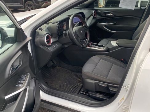 Used 2024 Chevrolet Trax RS image 10