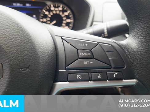 Used 2024 Nissan Altima 2.5 SV FWD image 10