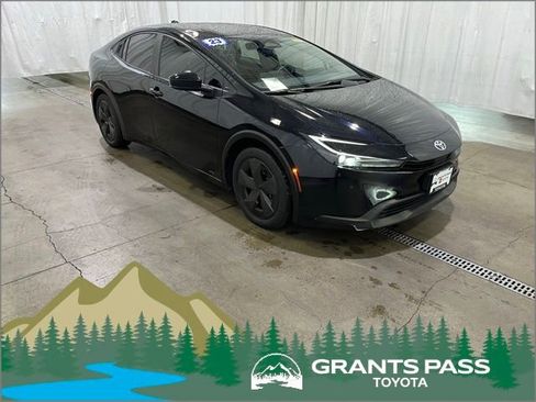 Used 2023 Toyota Prius LE AWD/4WD image 1