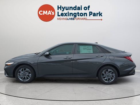 Certified 2025 Hyundai Elantra Hybrid FWD image 4