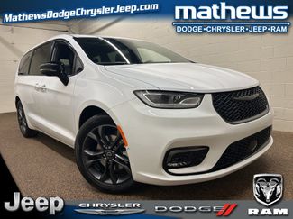 New 2026 Chrysler Pacifica Select FWD video 1