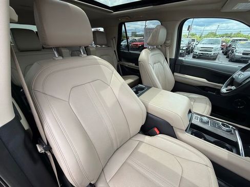 Used 2024 Ford Expedition Limited image 26