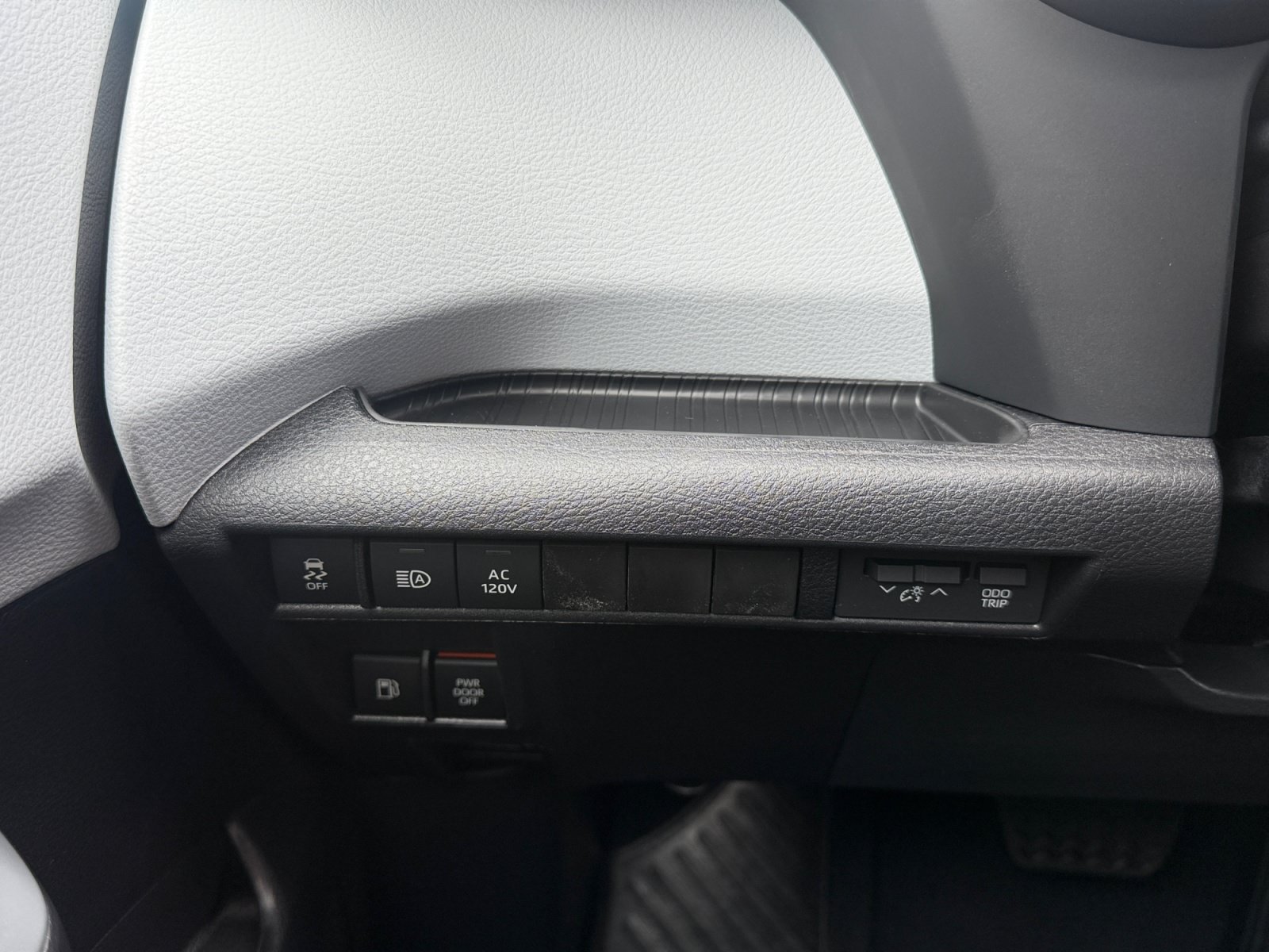 Certified 2026 Toyota Sienna XLE FWD image 23