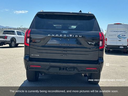 Used 2025 Ford Expedition Active AWD/4WD image 5
