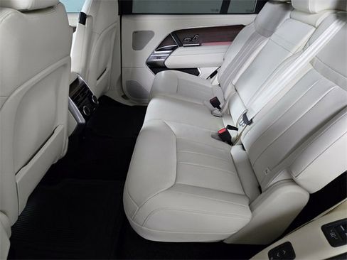 Used 2025 Land Rover Range Rover Long Wheelbase SE image 15