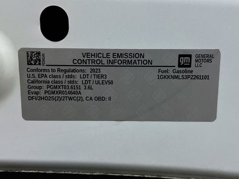 Used 2023 GMC Acadia SLT w/ Elevation Edition image 23