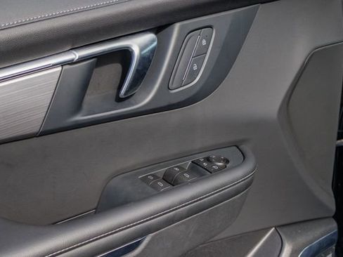 Used 2025 Buick Enclave Preferred AWD/4WD image 17